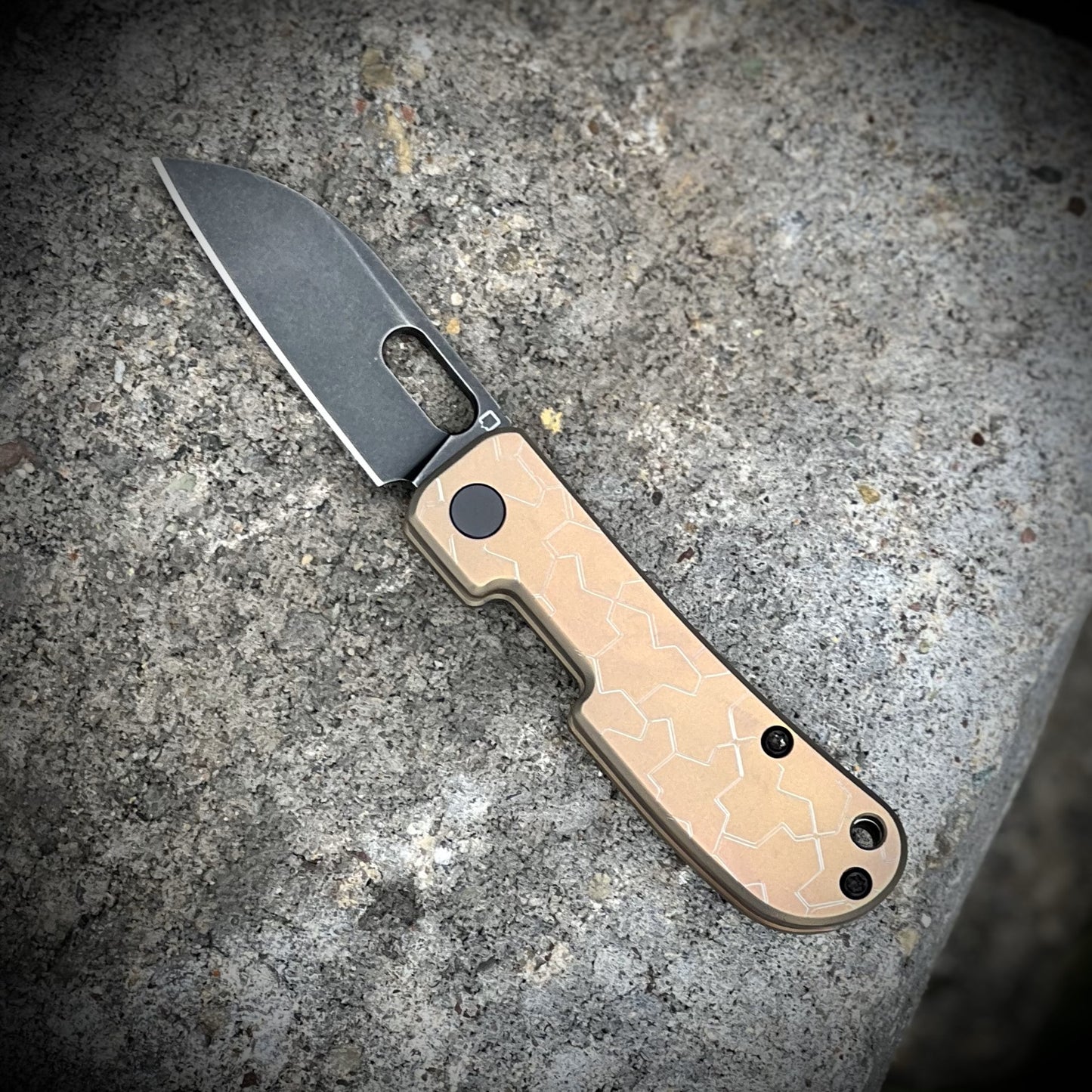 Qvist Bladeworks Vanish - Einstein Pattern (Exclusive)